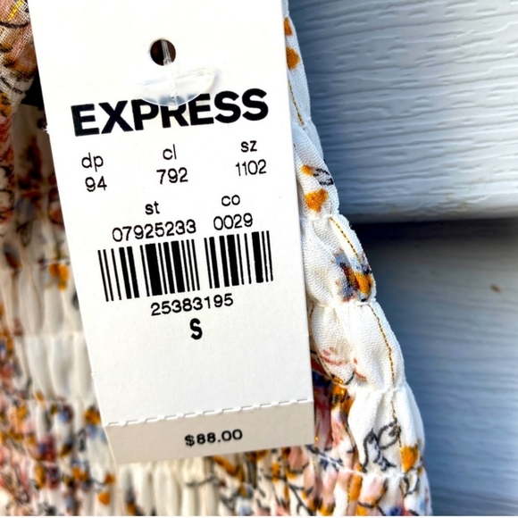 NWT $88 EXPRESS Floral Smocked Puff Sleeve Sheath Mini Dress Size S - Picture 5 of 9